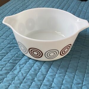 2.5 quart Pyrex dish